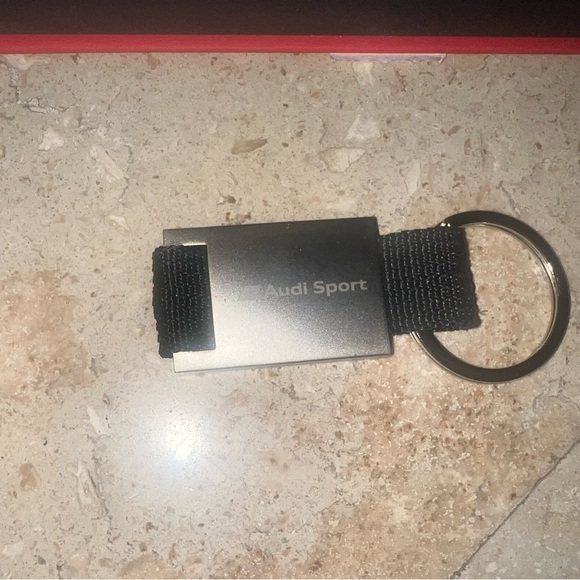 1 AUDI KEYFOB,3 KEY CHAINS, 1 Audi RED BOX, 1 Audi BOOKLET WALLET - Picture 10 of 14